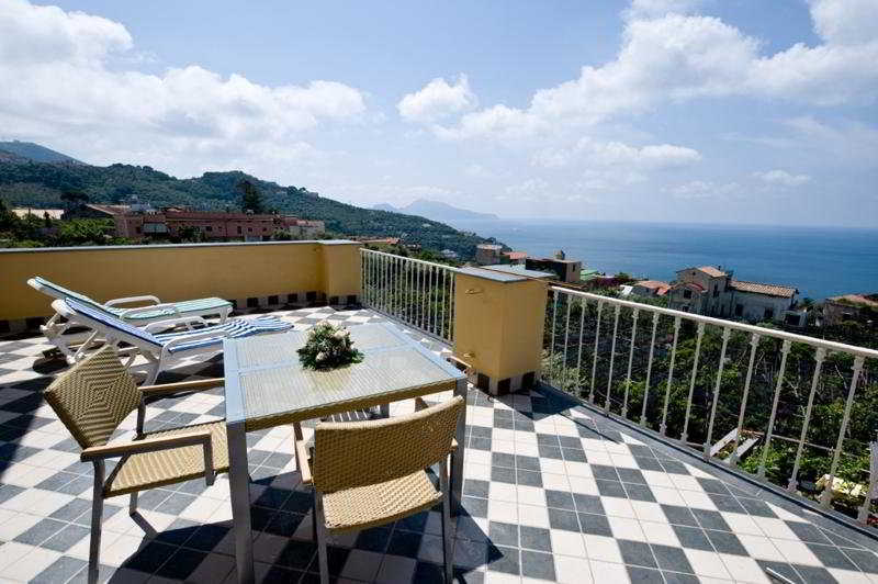 Bed and Breakfast Relais Il Pennino Масса-Лубренсе Екстер'єр фото
