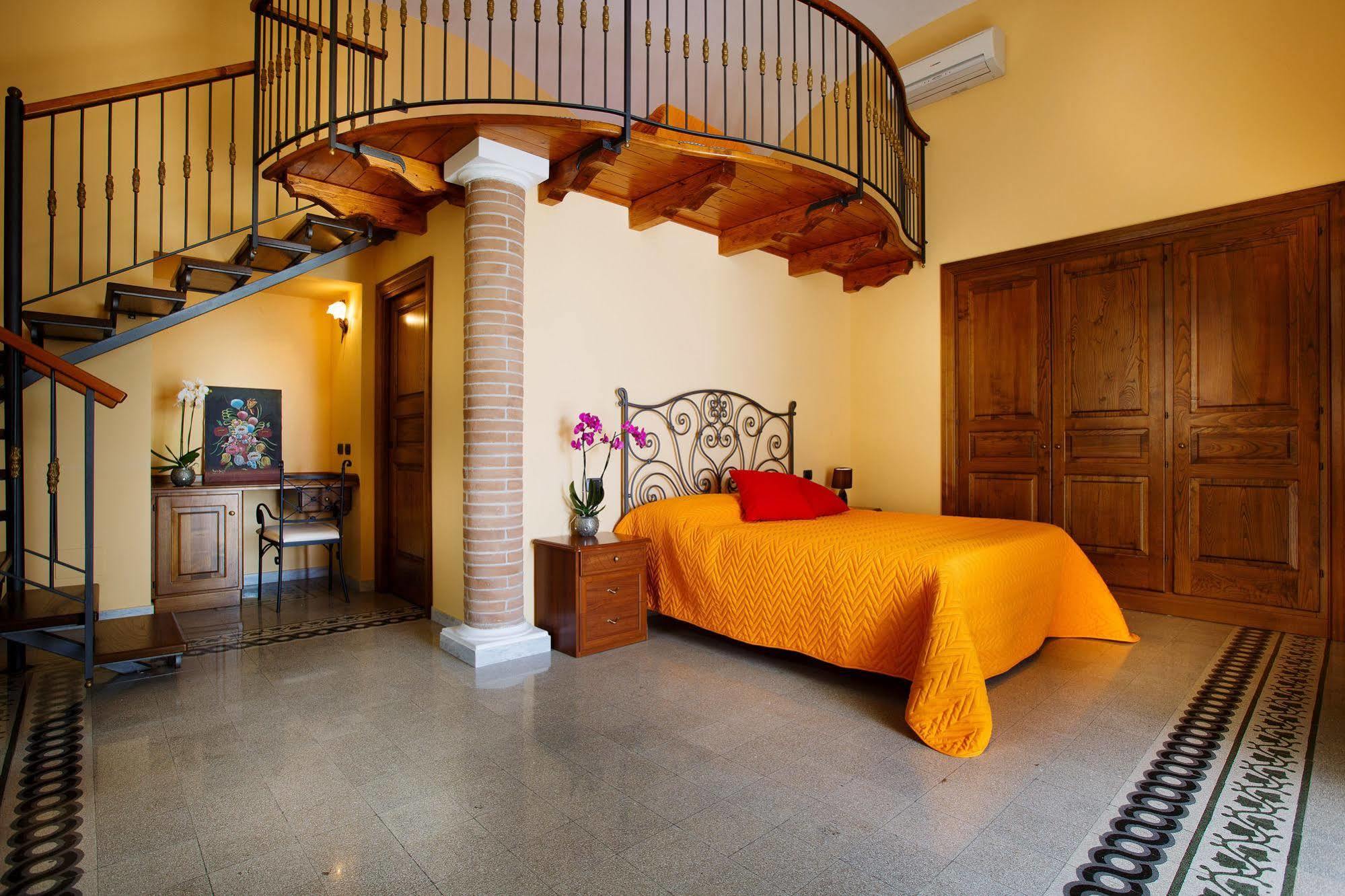 Bed and Breakfast Relais Il Pennino Масса-Лубренсе Екстер'єр фото