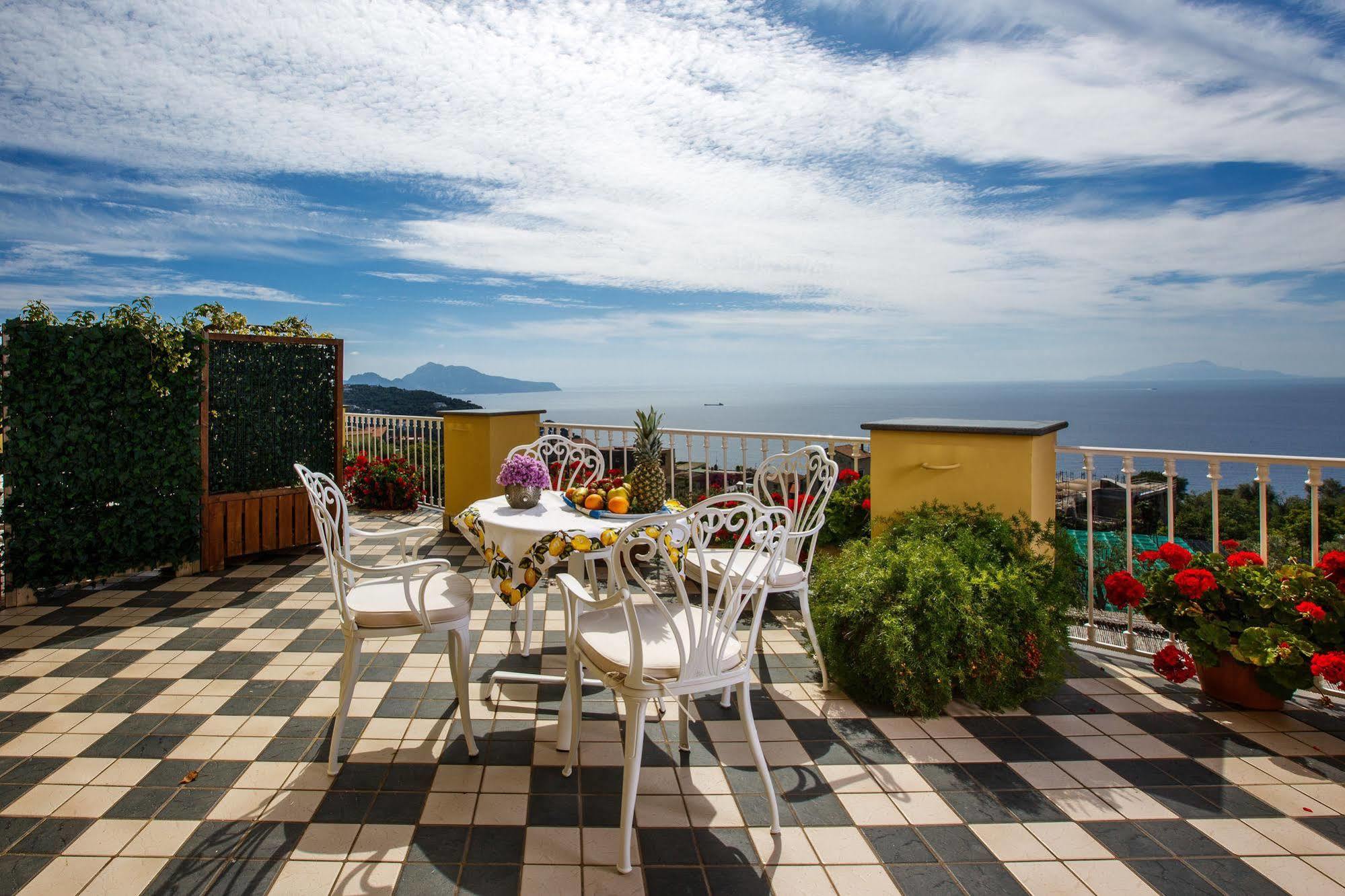 Bed and Breakfast Relais Il Pennino Масса-Лубренсе Екстер'єр фото