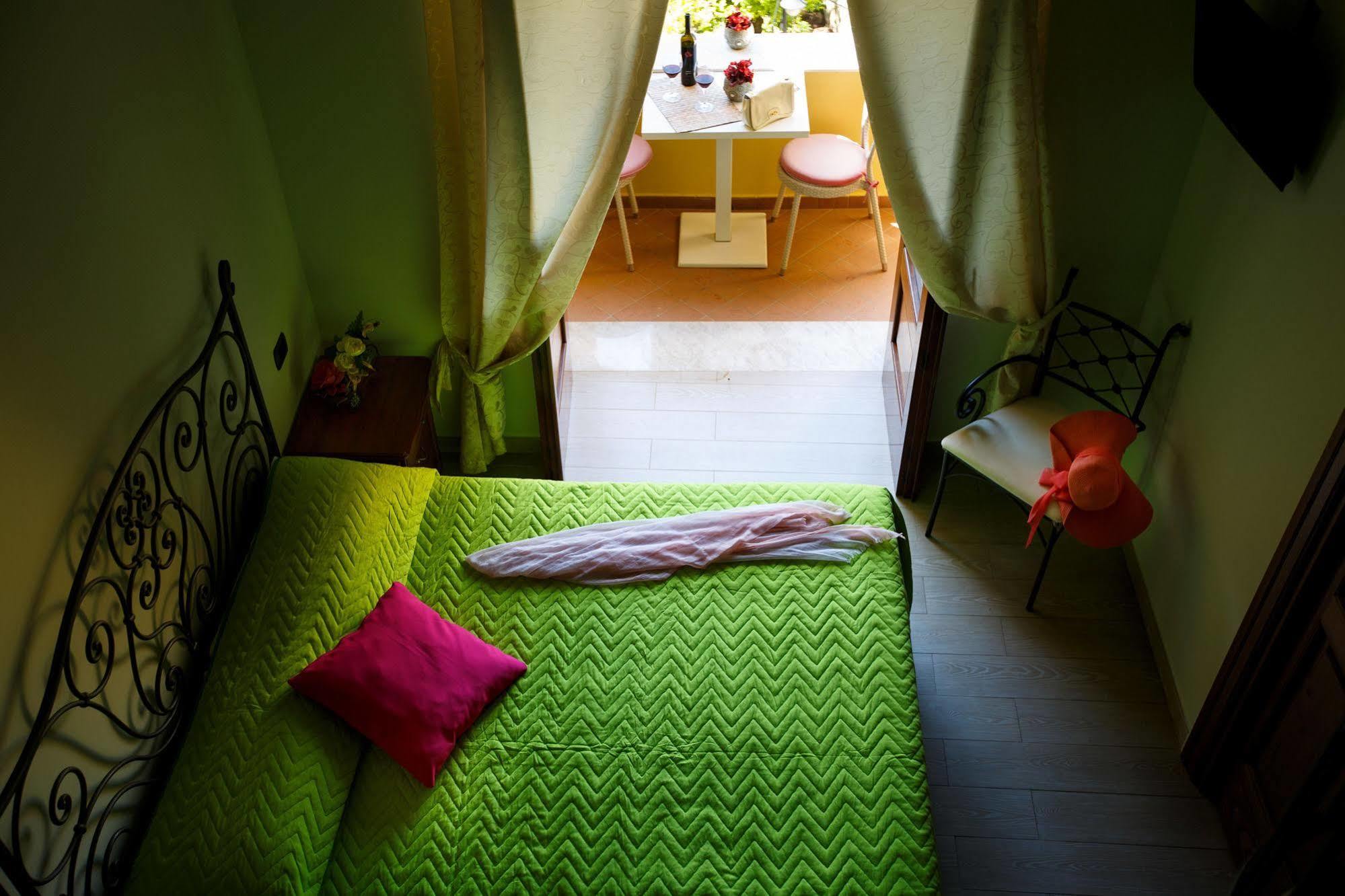 Bed and Breakfast Relais Il Pennino Масса-Лубренсе Екстер'єр фото